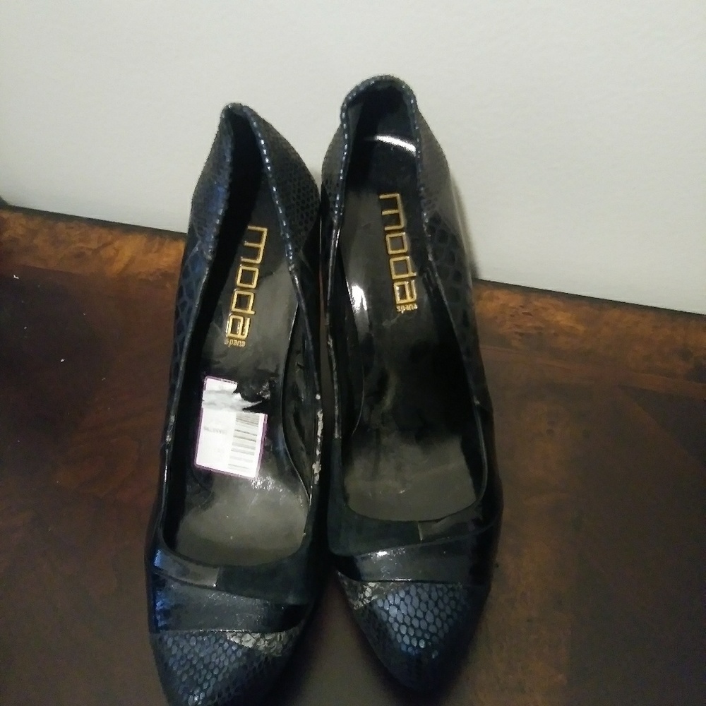 Shoes - Picture 2 of 3